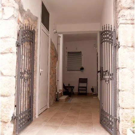 Admiral Apartment Kali